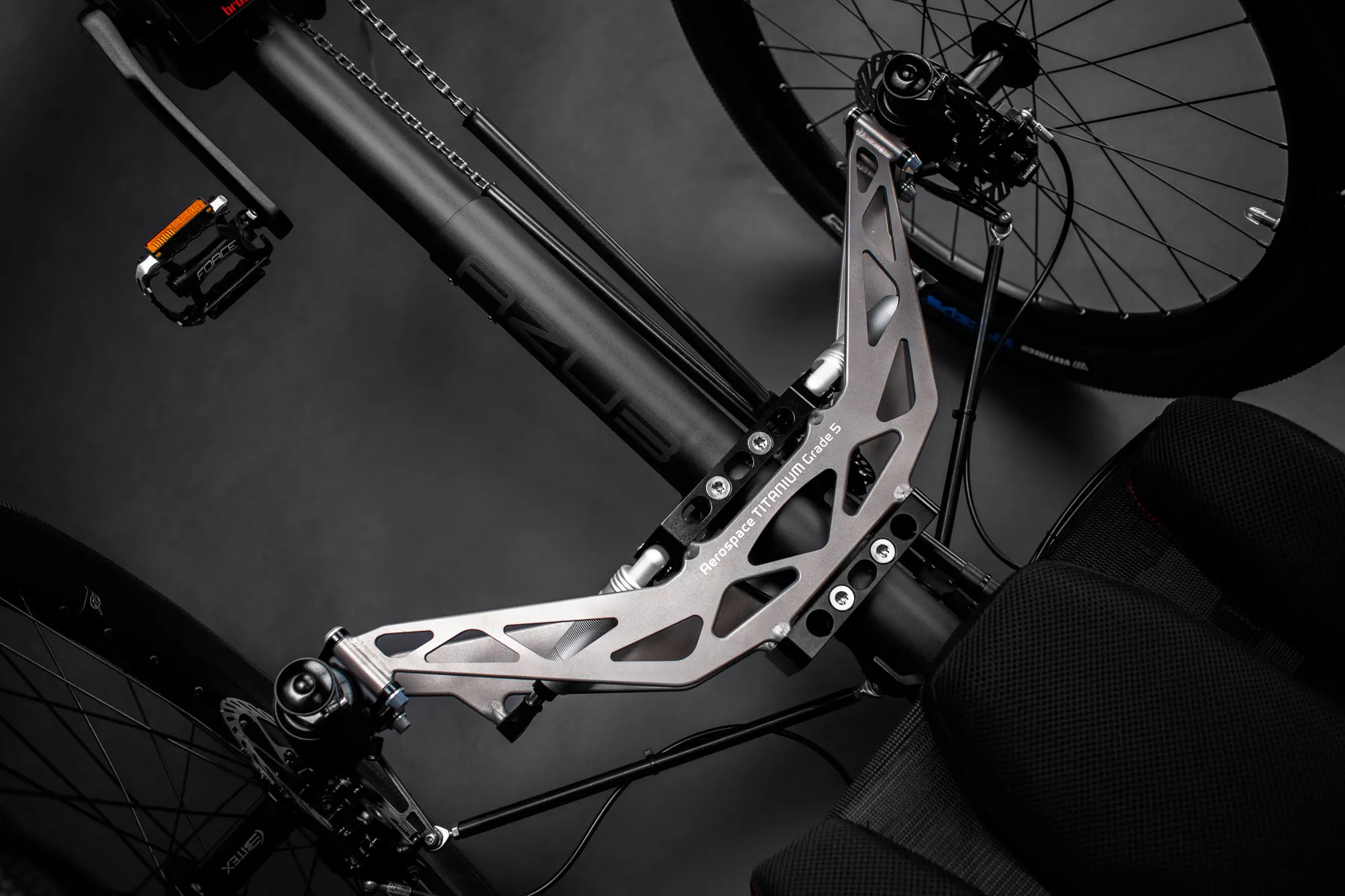 black anodizing on a full-suspension AZUB Ti-FLY full-suspension trike