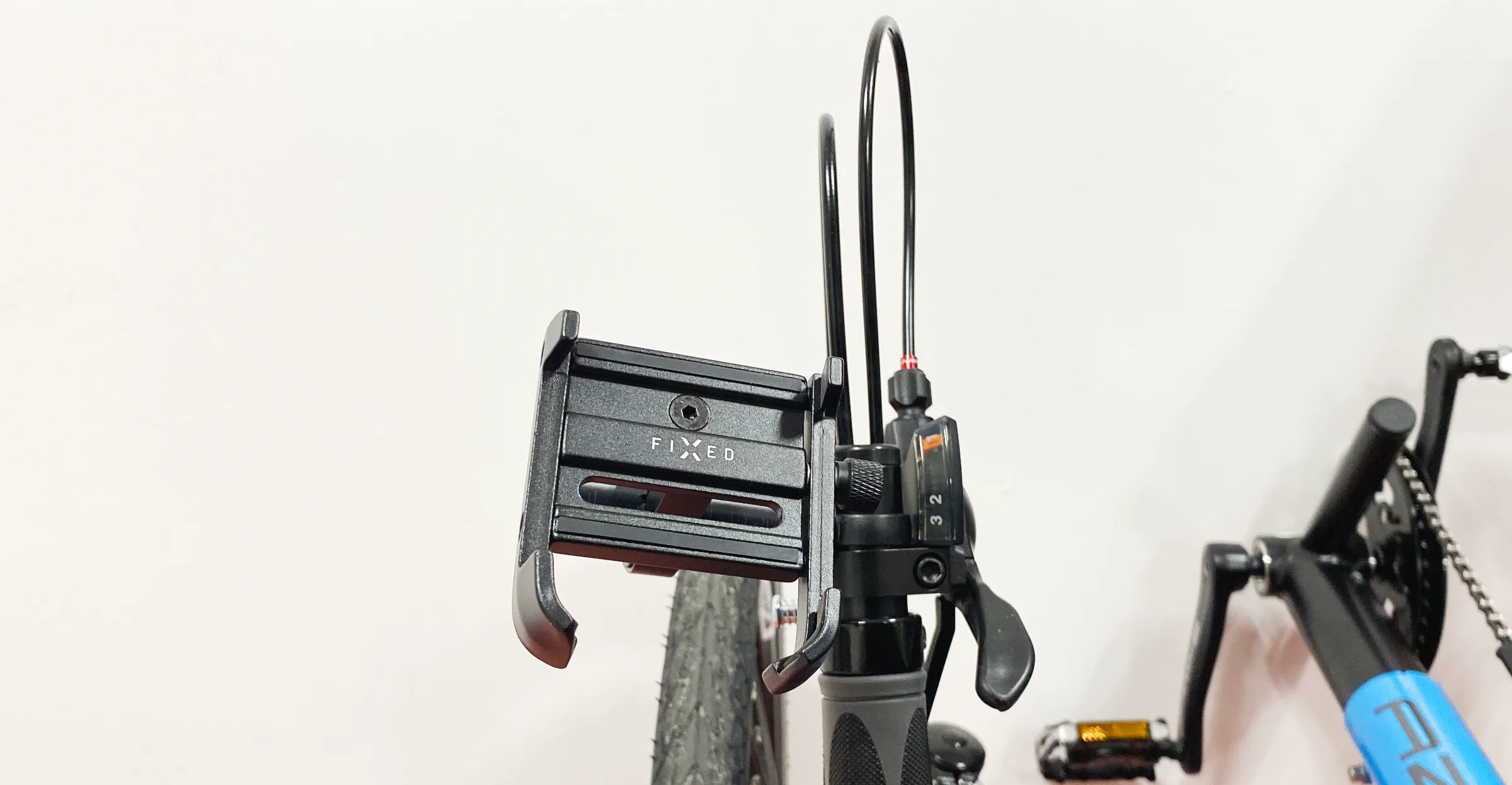 AZUB lehokola a tříkolky - UNI-mount s držákem telefonu