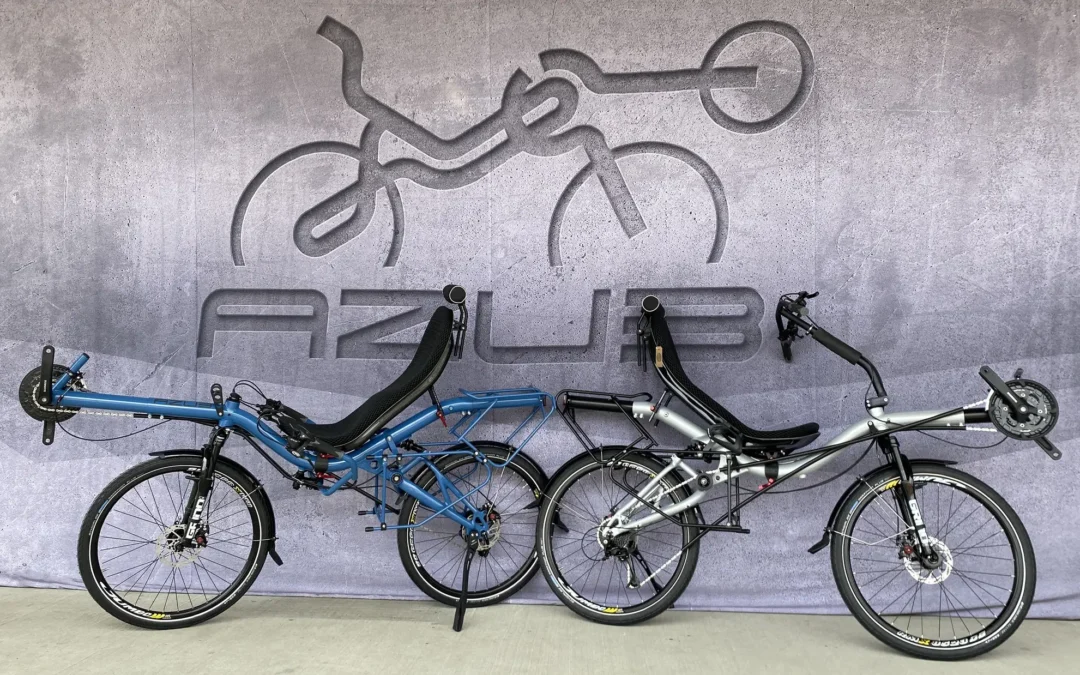 Dvě lehokola AZUB MAX 26, dvě řízení — obě stavěná na dobrodružství