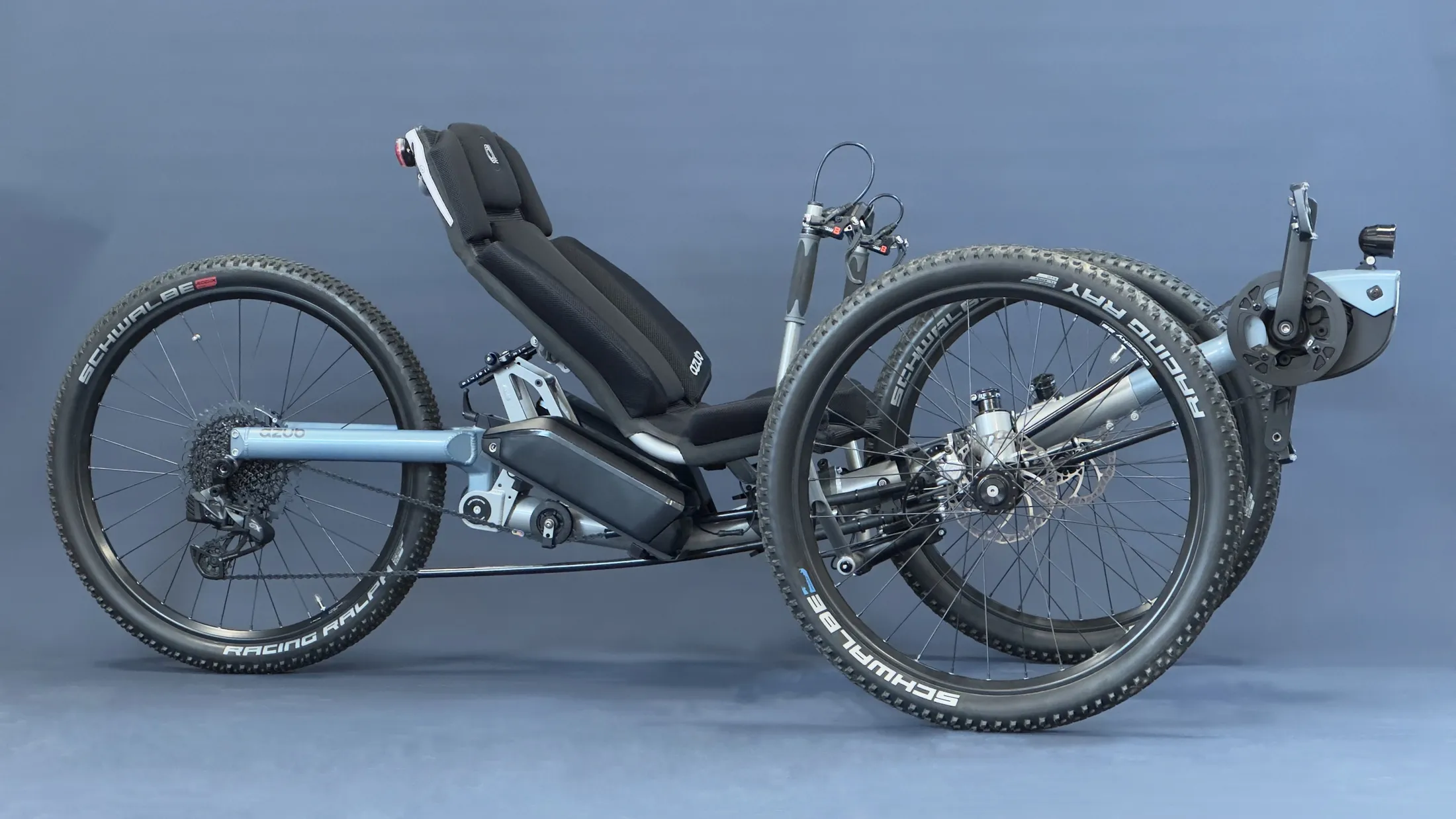 Full suspension, advanced brakes, and wireless shifting – this Ti-FLY X delivers a premium recumbent riding experience.