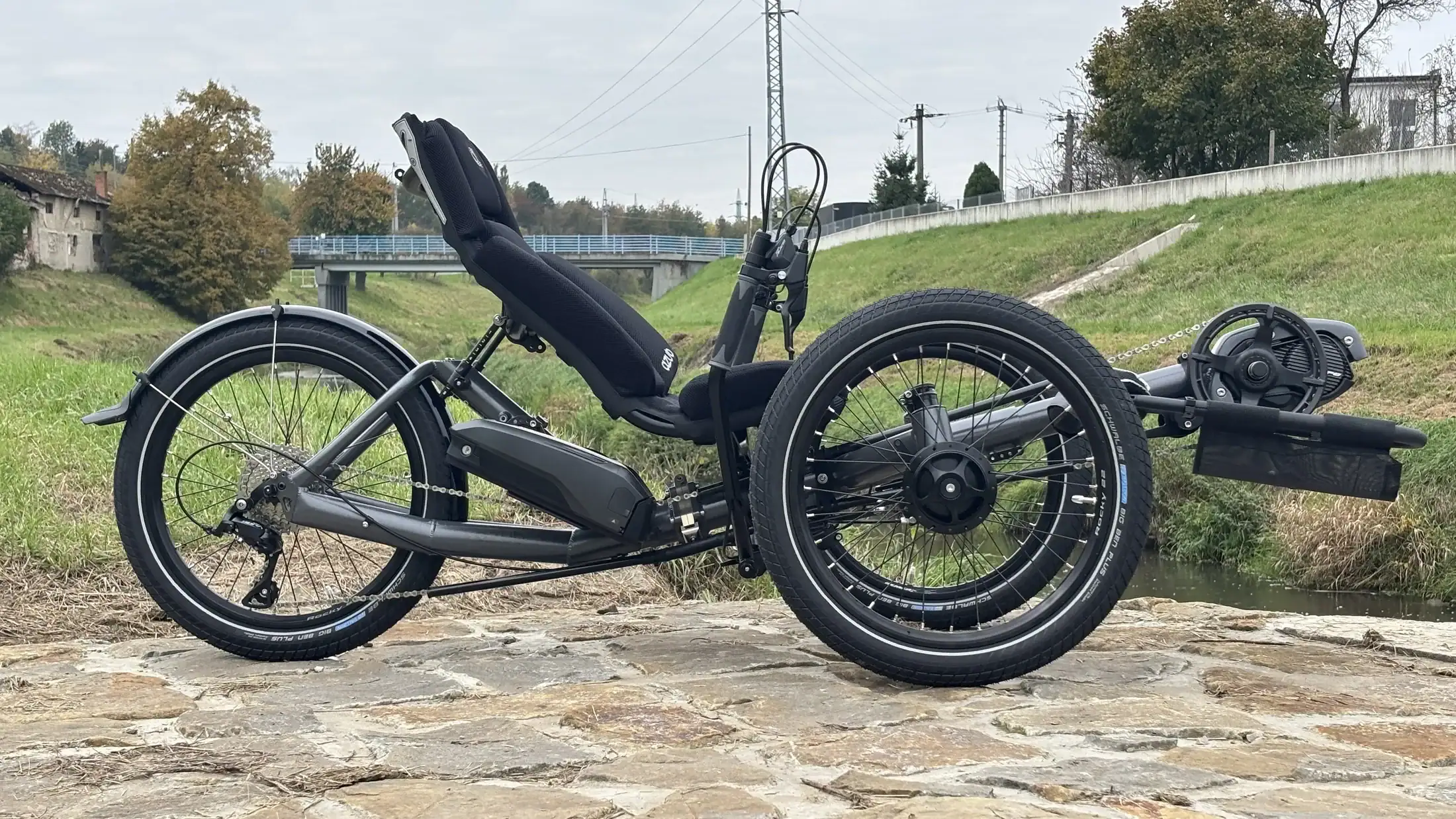 AZUB T-Trisek with Special Leg Support